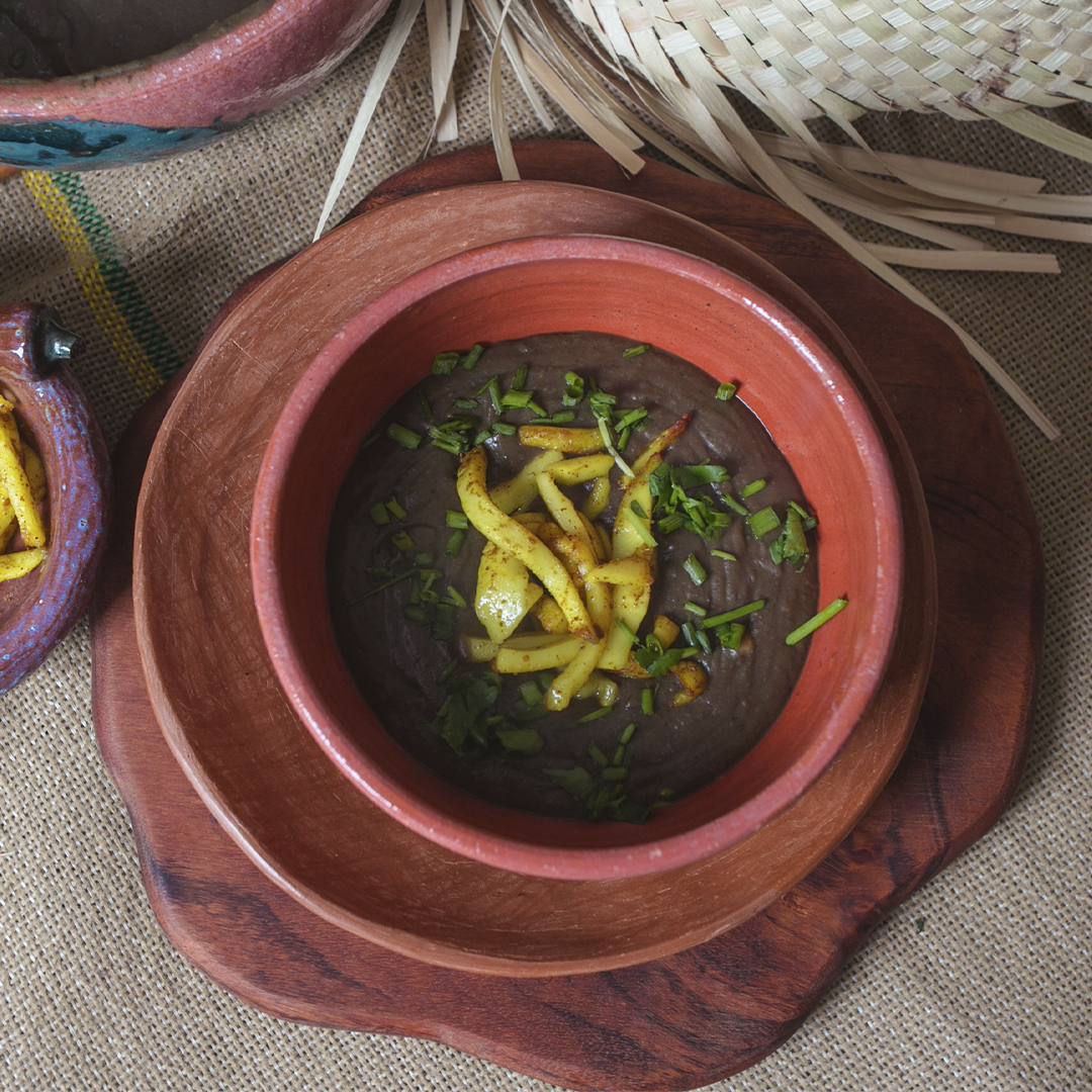 Risoto de Arroz Negro com Leite de Coco e Crispe de Coco