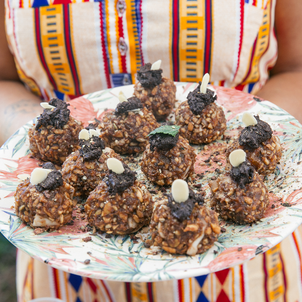 Trufa de tâmaras com coco EdenCoco e chocolate